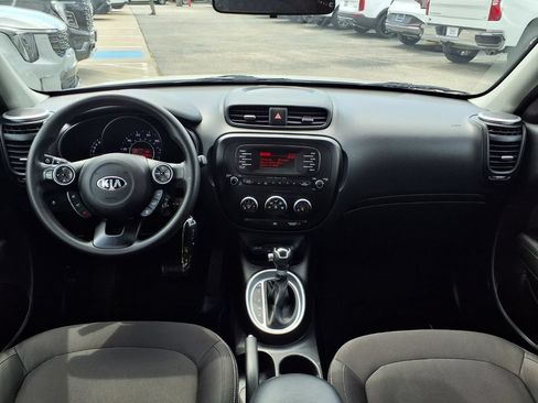 Used 2016 Kia Soul FWD image 3