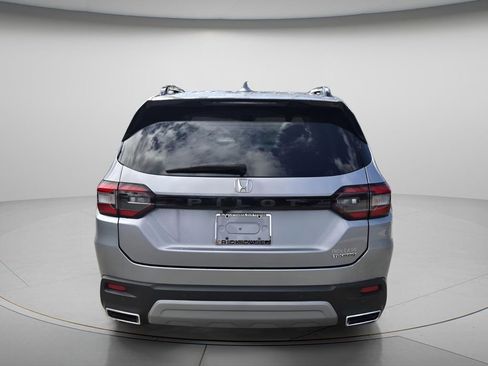 Certified 2024 Honda Pilot Touring image 6
