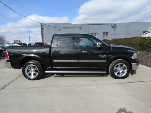 Used 2017 RAM 1500 Laramie w/ Convenience Group image 6