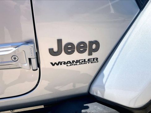 Used 2022 Jeep Wrangler Unlimited Rubicon AWD/4WD image 54