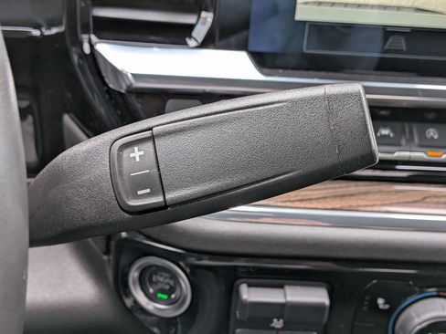 Used 2025 Chevrolet Silverado 1500 LT RWD image 27
