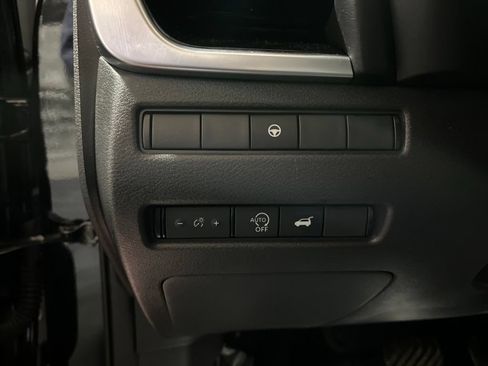 Used 2023 Nissan Rogue SL AWD/4WD image 16