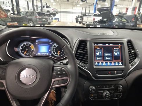 Used 2022 Jeep Cherokee Latitude Lux AWD/4WD image 17