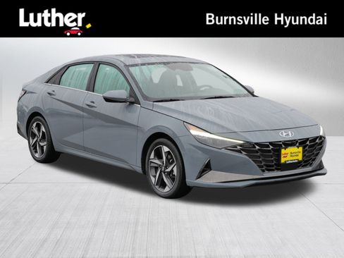 Certified 2022 Hyundai Elantra Limited w/ Preferred Accessory Package image 1
