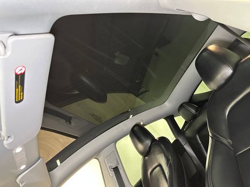 Used 2022 Tesla Model Y Performance AWD/4WD image 39