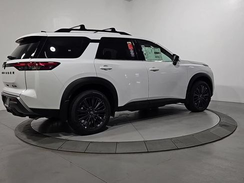 New 2026 Nissan Pathfinder SL w/ SL Premium Package AWD/4WD image 5