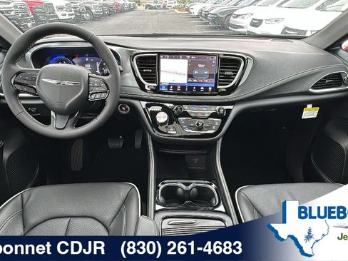 New 2026 Chrysler Pacifica Limited w/ S Appearance Package FWD image 17