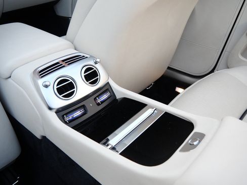 Used 2018 Rolls-Royce Dawn image 27