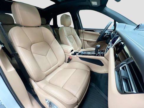 Certified 2026 Porsche Macan AWD/4WD image 30
