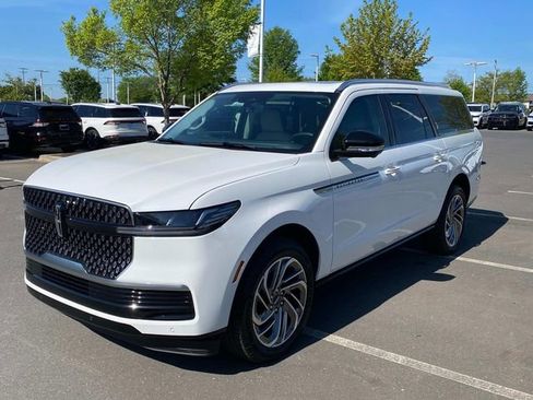 New 2026 Lincoln Navigator L Reserve AWD/4WD image 3