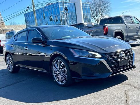 Certified 2024 Nissan Altima 2.5 SL image 1