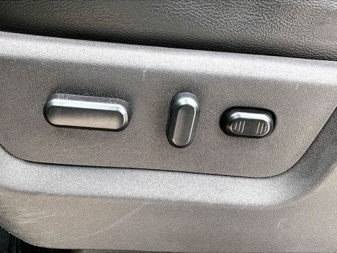 Used 2015 Ford F250 Lariat w/ Lariat Ultimate Package image 31