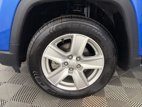 Used 2022 Jeep Compass Latitude w/ Mopar Graphics Package AWD/4WD image 13