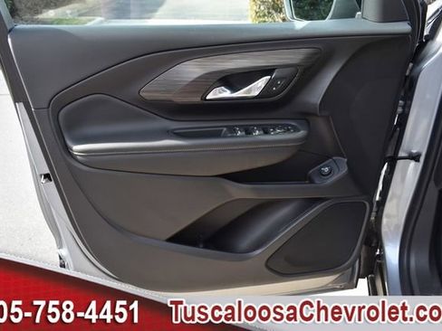 Used 2024 GMC Terrain SLE w/ Driver Convenience Package image 17