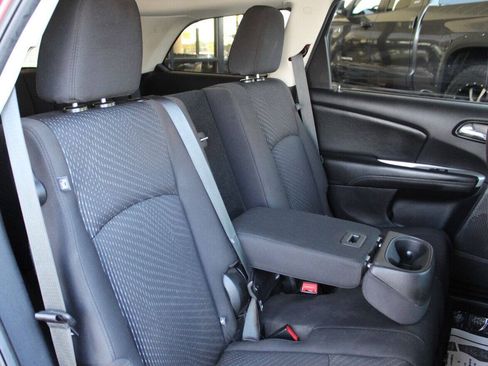 Used 2018 Dodge Journey SE w/ Popular Equipment Group FWD image 12