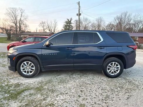 Used 2022 Chevrolet Traverse LS image 2