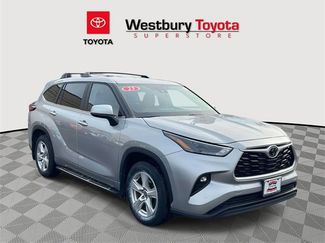 Used 2023 Toyota Highlander LE video 1