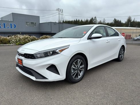 Used 2023 Kia Forte LXS image 1