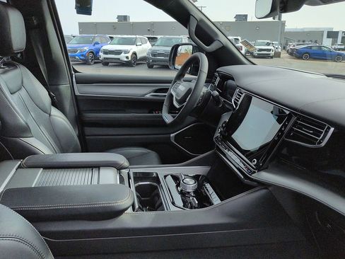 Used 2024 Jeep Wagoneer Series II w/ Convenience Group I image 7