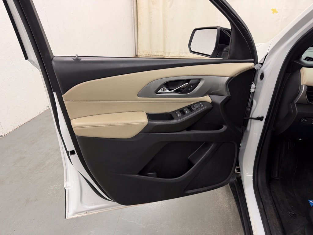 Used 2022 Chevrolet Traverse LS AWD/4WD image 19