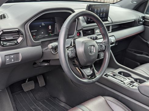 Used 2025 Honda Pilot Black Edition image 15