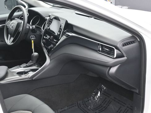 Used 2024 Toyota Camry LE image 6