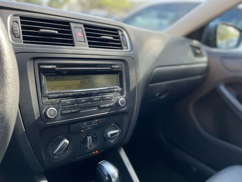 Used 2011 Volkswagen Jetta SE image 20