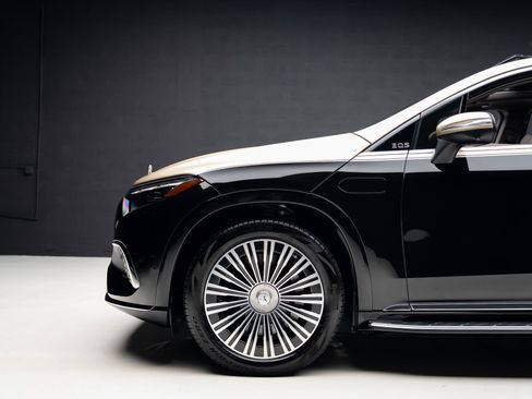 Used 2024 Mercedes-Benz Maybach EQS 680 4MATIC image 18