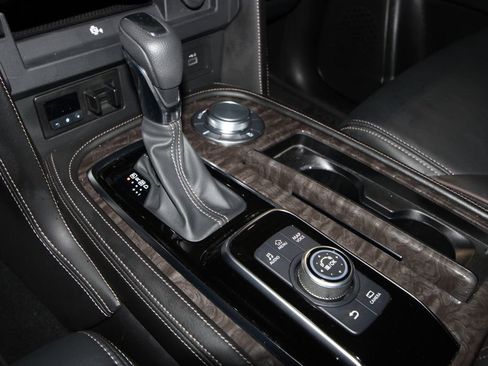 Used 2024 Nissan Armada Platinum w/ Captain's Chairs Package image 17