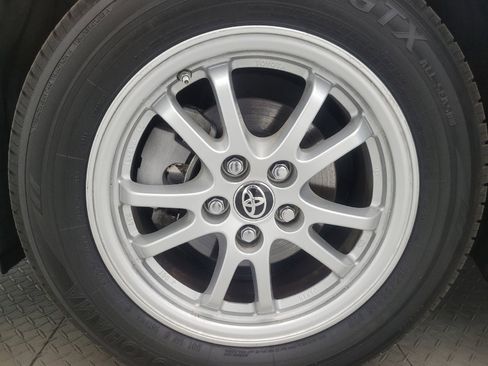 Used 2017 Toyota Prius Prime Plus w/ Carpet Mat Package FWD image 31