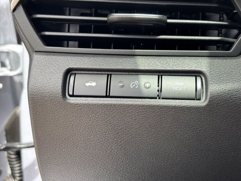 Used 2025 Nissan Altima 2.5 SR FWD image 32