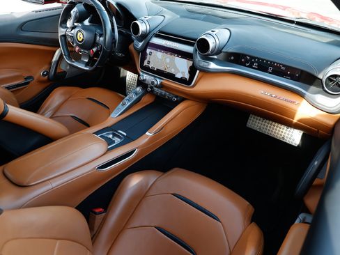 Used 2019 Ferrari GTC4Lusso T image 21