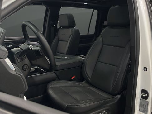 Used 2024 GMC Yukon XL Denali AWD/4WD image 9