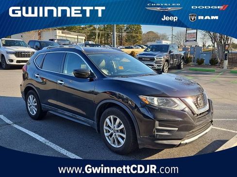 Used 2018 Nissan Rogue SV image 1