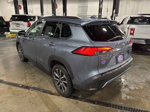 Used 2023 Toyota Corolla Cross XLE image 5