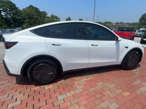 Used 2026 Tesla Model Y 2WD image 3
