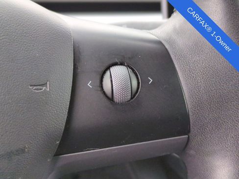 Used 2021 Tesla Model Y Long Range image 25