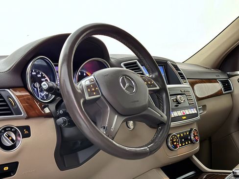 Used 2014 Mercedes-Benz GL 550 4MATIC image 19