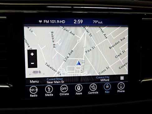 Used 2019 Chrysler Pacifica Touring-L FWD image 16