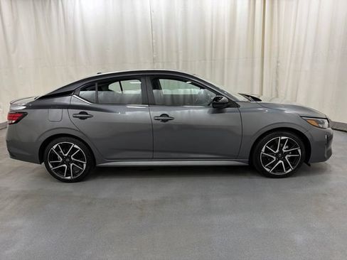 Used 2025 Nissan Sentra SR FWD image 7