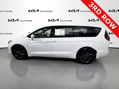 Used 2020 Chrysler Pacifica Touring w/ S Appearance Package image 4