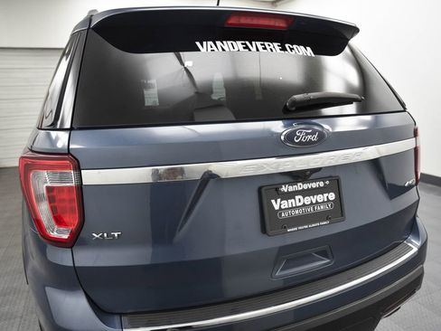 Used 2018 Ford Explorer XLT w/ Equipment Group 202A image 6