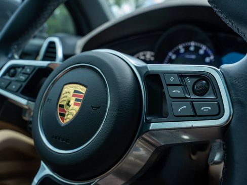Used 2021 Porsche Cayenne AWD/4WD image 24
