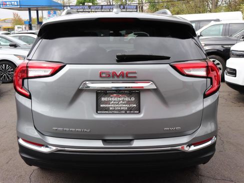 Used 2024 GMC Terrain SLT image 4