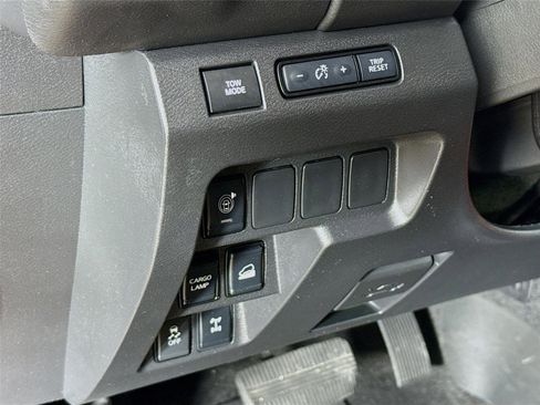 Used 2025 Nissan Frontier PRO-4X image 11