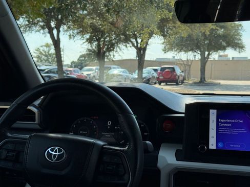 Used 2024 Toyota Tacoma TRD Off-Road image 33