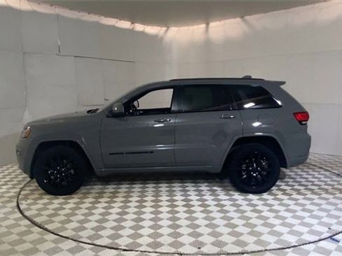 Used 2022 Jeep Grand Cherokee Laredo X image 5
