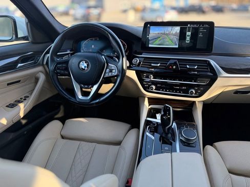 Used 2022 BMW 530i xDrive w/ Convenience Package image 11