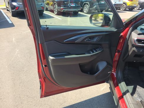 Used 2022 Chevrolet TrailBlazer RS w/ Technology Package FWD image 14