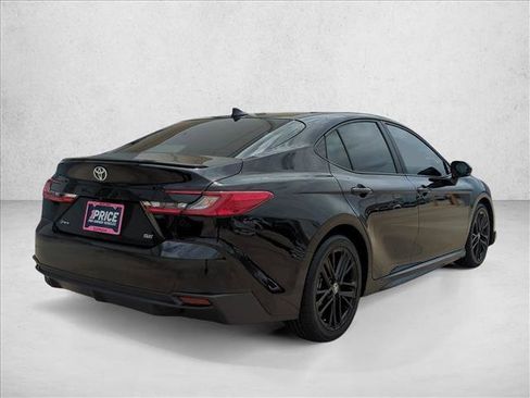 Used 2025 Toyota Camry SE FWD image 5